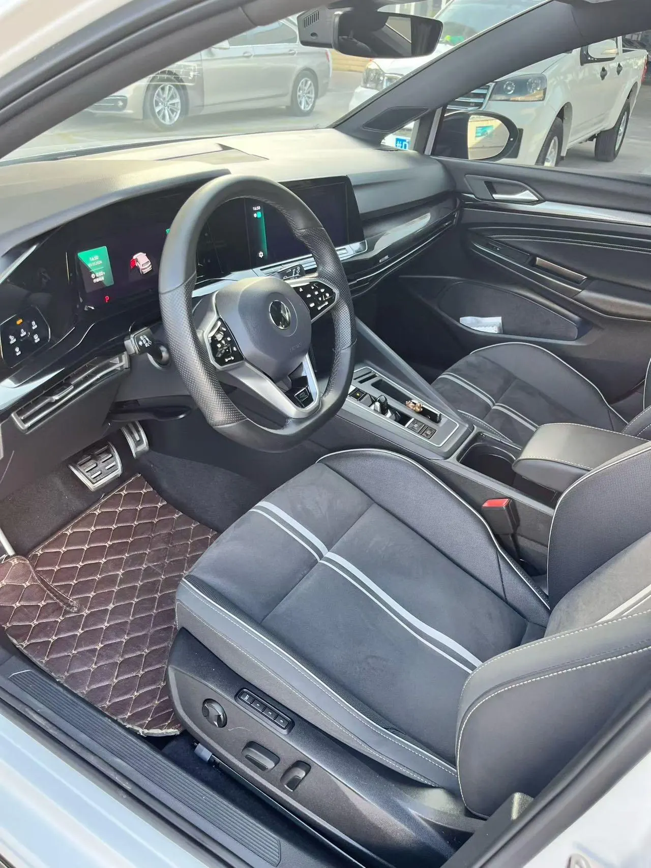 Volkswagen 2024 Golf 8 R-Line 1.4TSI 280TSI 50 Year Legendary Automatic 4