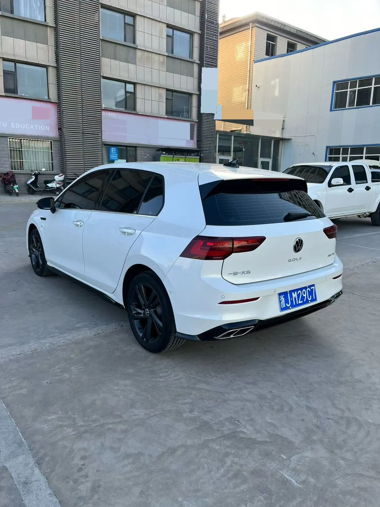 Volkswagen 2024 Golf 8 R-Line 1.4TSI 280TSI 50 Year Legendary Automatic 7