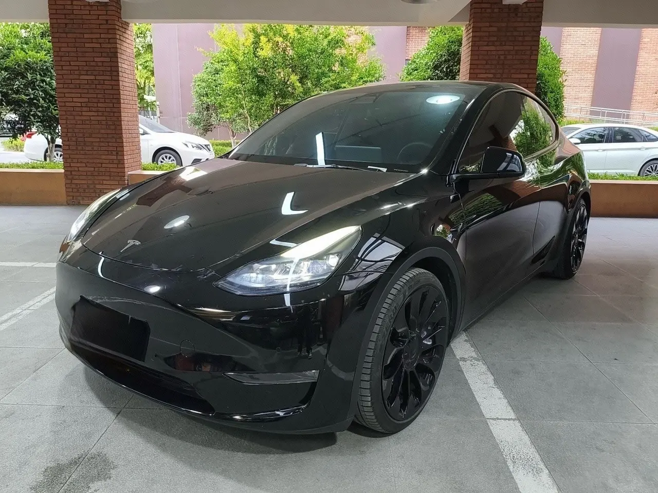 Open image lightbox: Tesla 2023 Model Y high-performance all-wheel drive version automatic transmission