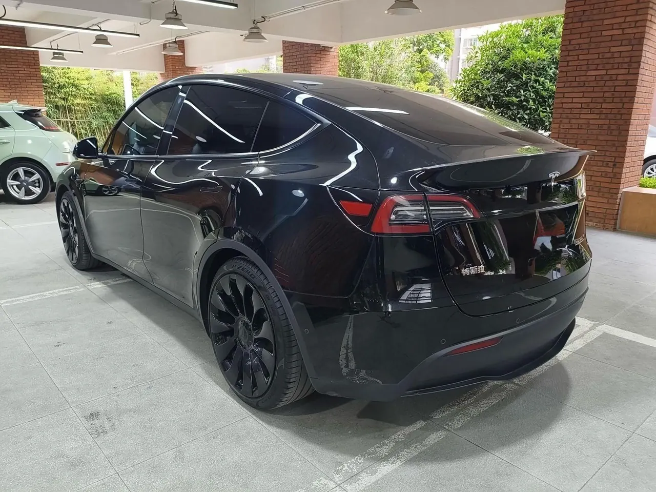 Tesla 2023 Model Y high-performance all-wheel drive version automatic transmission 2
