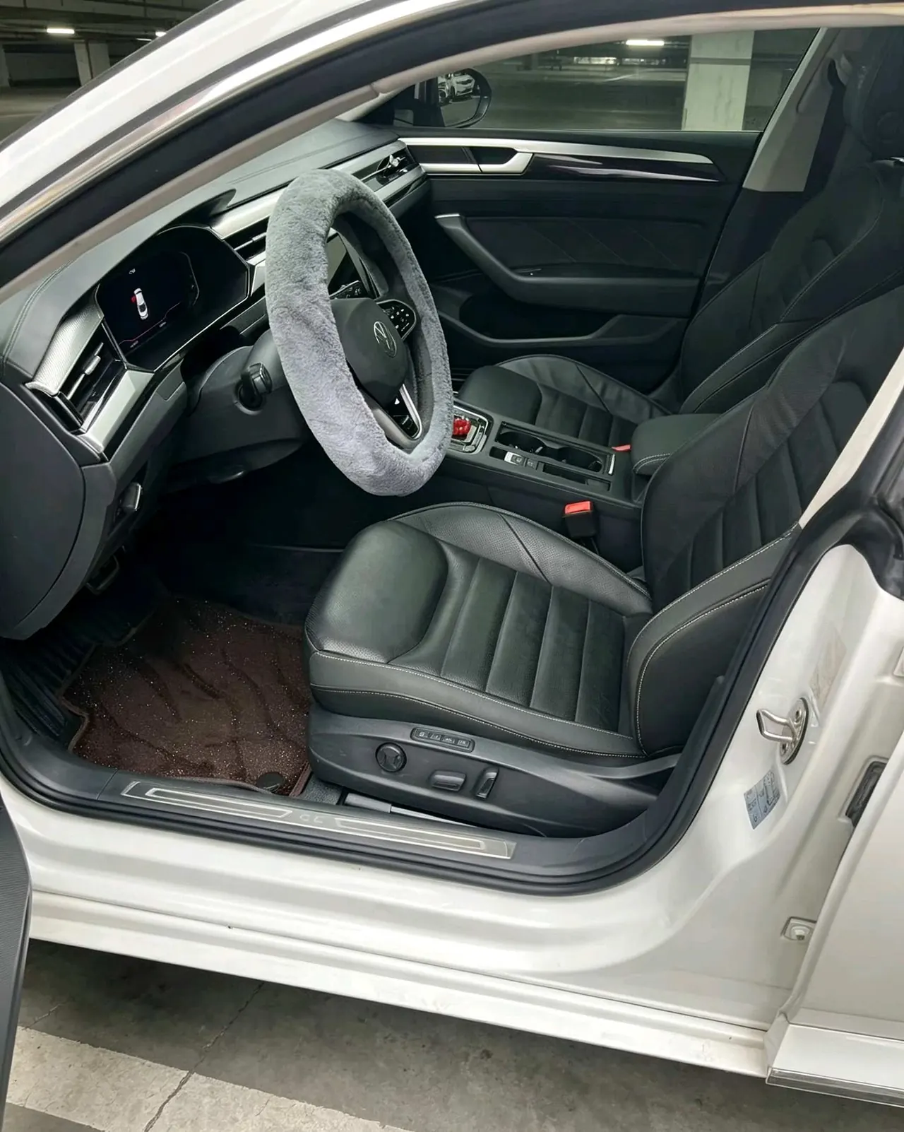 Volkswagen 2024 CC 2.0TSI 380TSI eye-catching automatic transmission 3