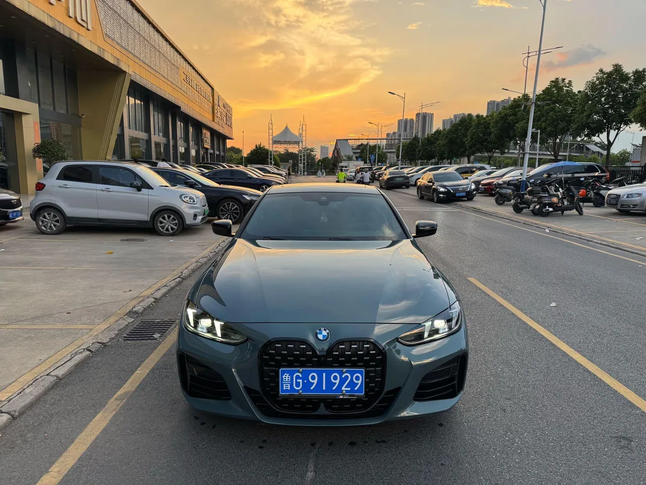 BMW 4 Series (Imported) 2024 430i Coupe 2.0T M Sport Night Edition Automatic 4