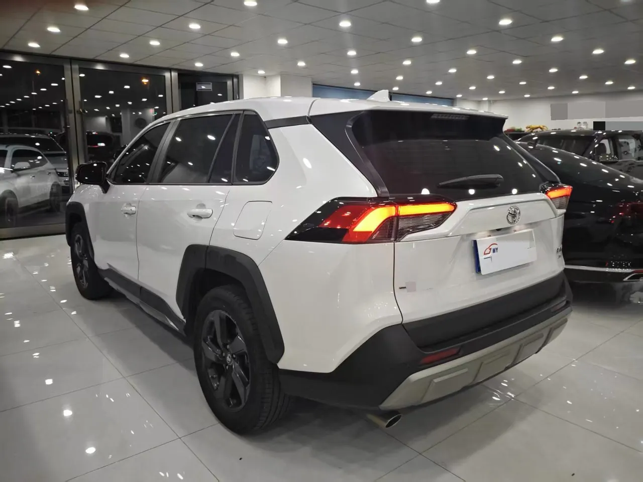 Toyota 2022 RAV4 Rongfeng 2.0 Stepless Four-wheel Drive Fashion Plus Edition Automatic Gear 3