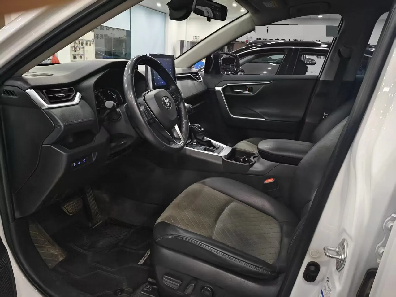 Toyota 2022 RAV4 Rongfeng 2.0 Stepless Four-wheel Drive Fashion Plus Edition Automatic Gear 8