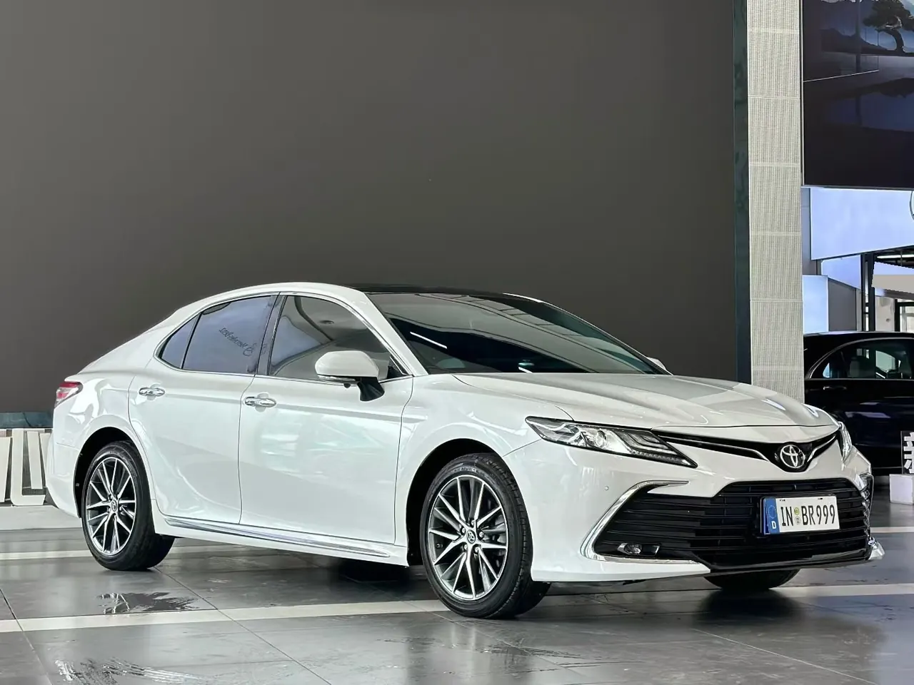 Toyota 2023 Camry 2.5G Deluxe Edition Automatic Gear 3