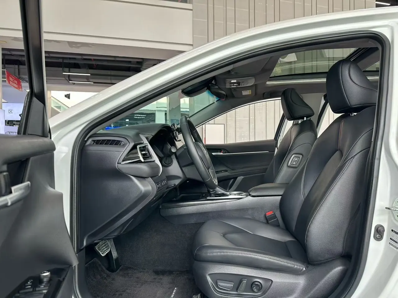 Toyota 2023 Camry 2.5G Deluxe Edition Automatic Gear 4