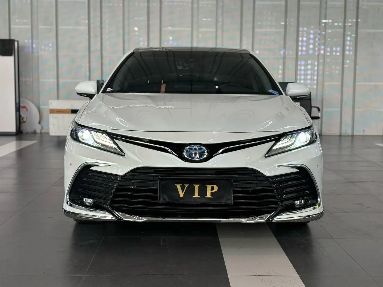 Toyota 2023 Camry Dual Engine 2.5HG Stepless Deluxe Automatic Gear 2