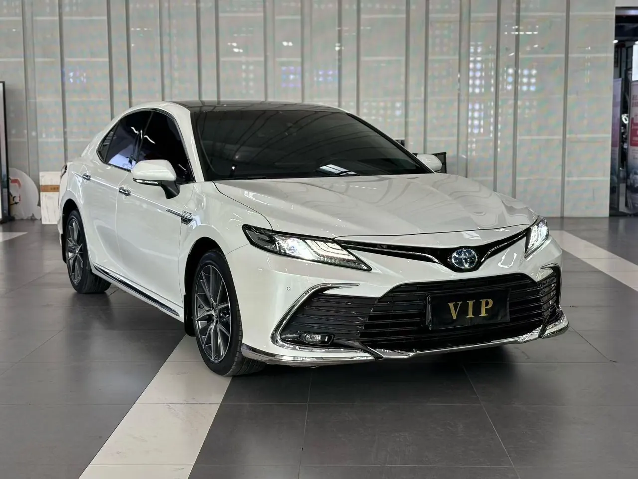 Toyota 2023 Camry Dual Engine 2.5HG Stepless Deluxe Automatic Gear 3