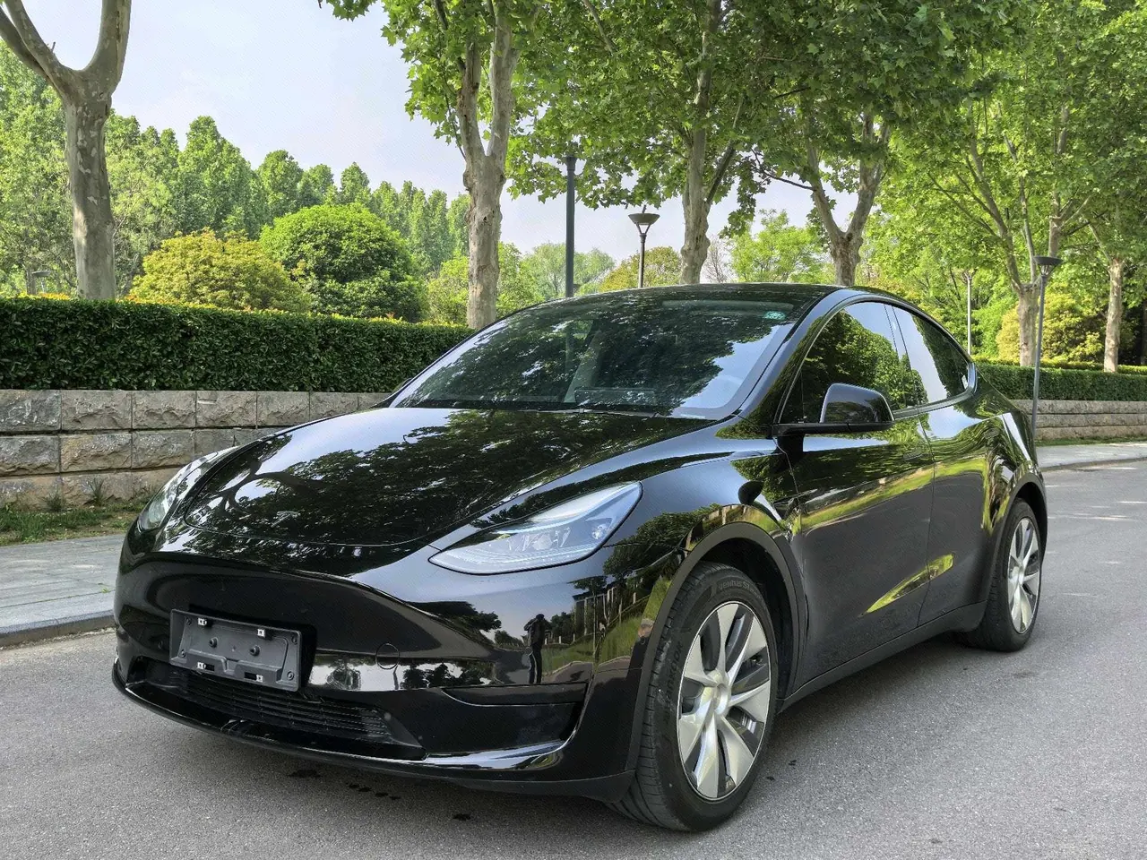 Open image lightbox: Tesla 2022 Model Y rear-wheel drive version (facelift) automatic gear