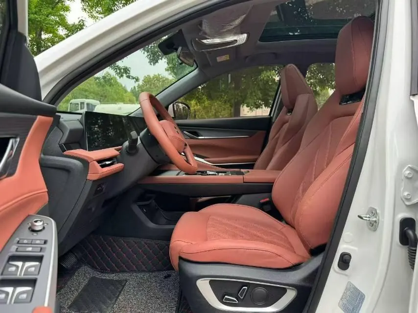ChangAn 2023 CS75 PLUS 1.5T Prestige Automatic 4