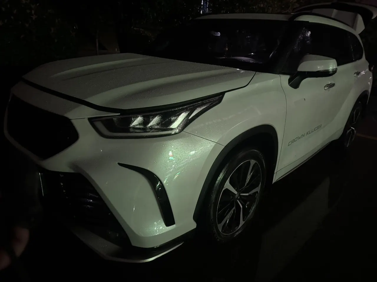 打开图片灯箱:Toyota 2022 Crown Land Release 2.5 Stepless Four-wheel Drive Premium Edition Automatic Gear