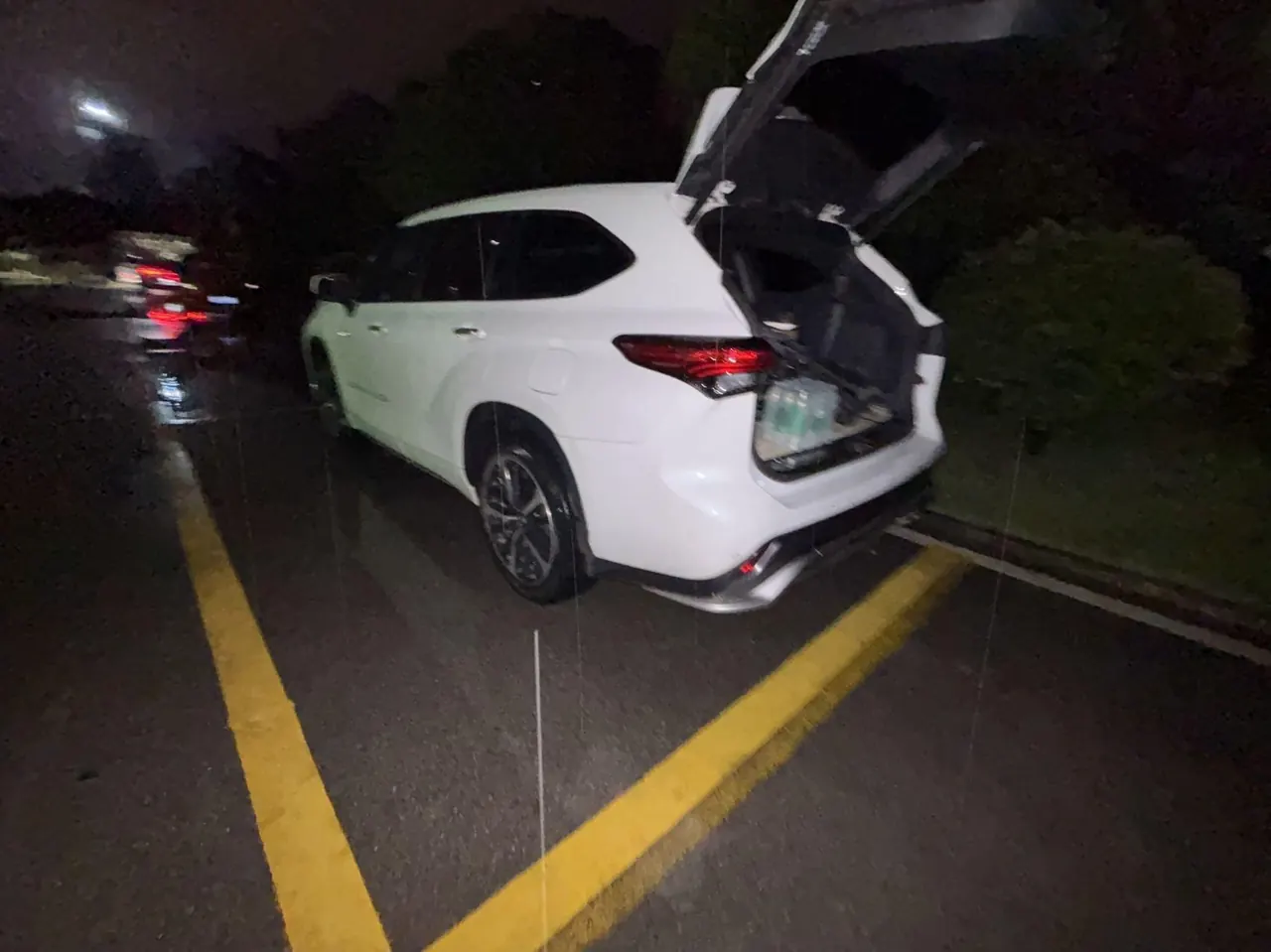 Toyota 2022 Crown Land Release 2.5 Stepless Four-wheel Drive Premium Edition Automatic Gear 3