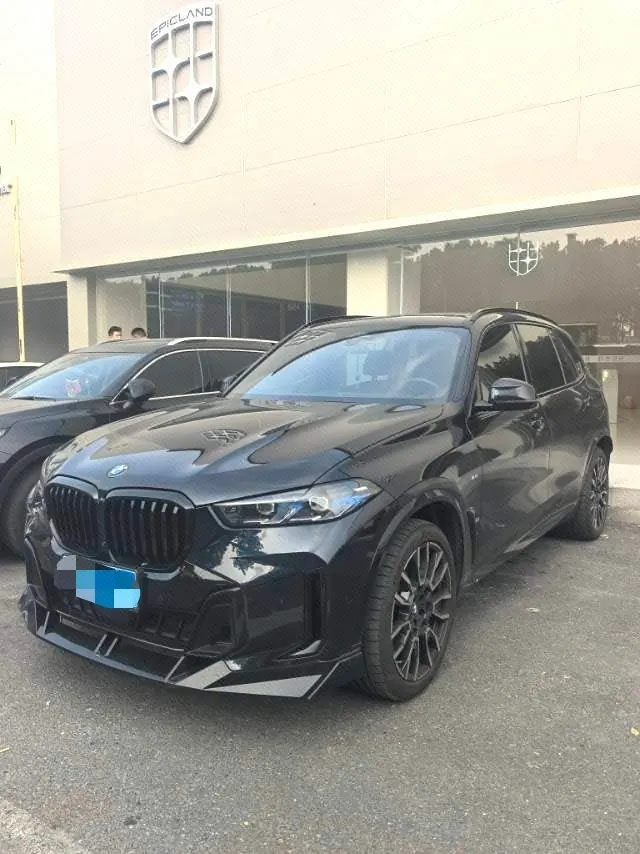 Open image lightbox: BMW 2023 X5 xDrive40Li 48V 3.0T M sports obsidian night suit automatic gear