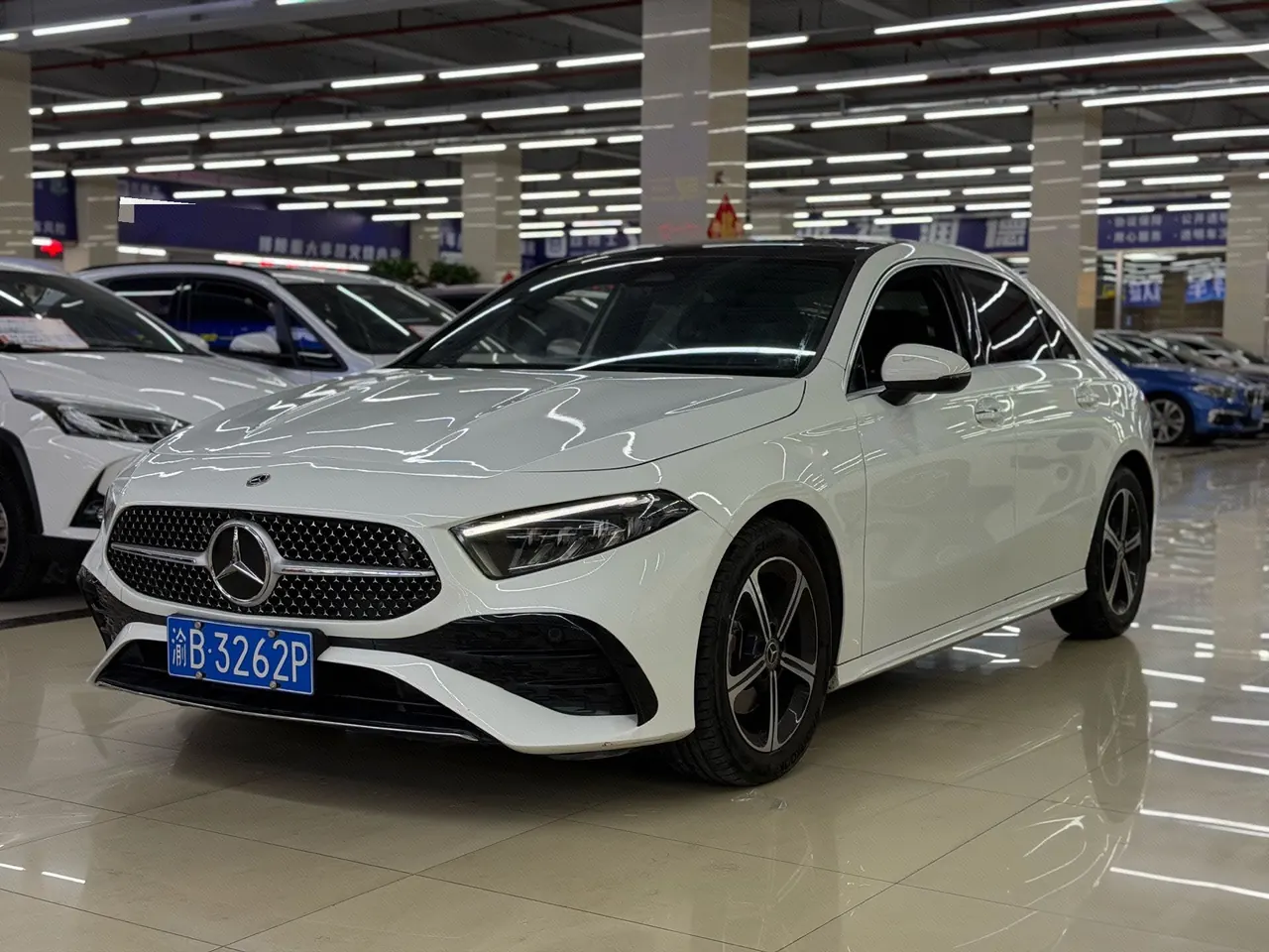 Открыть галерею: Mercedes Benz Class A 2023 A 200 L 1.3T Fashion Automatic Gear