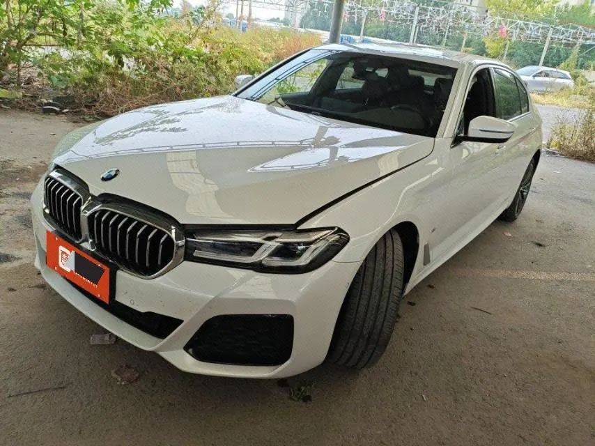 Открыть галерею: BMW 5 Series 2022 530Li 2.0T Leading M Sports Suit (Modified) Automatic Gear