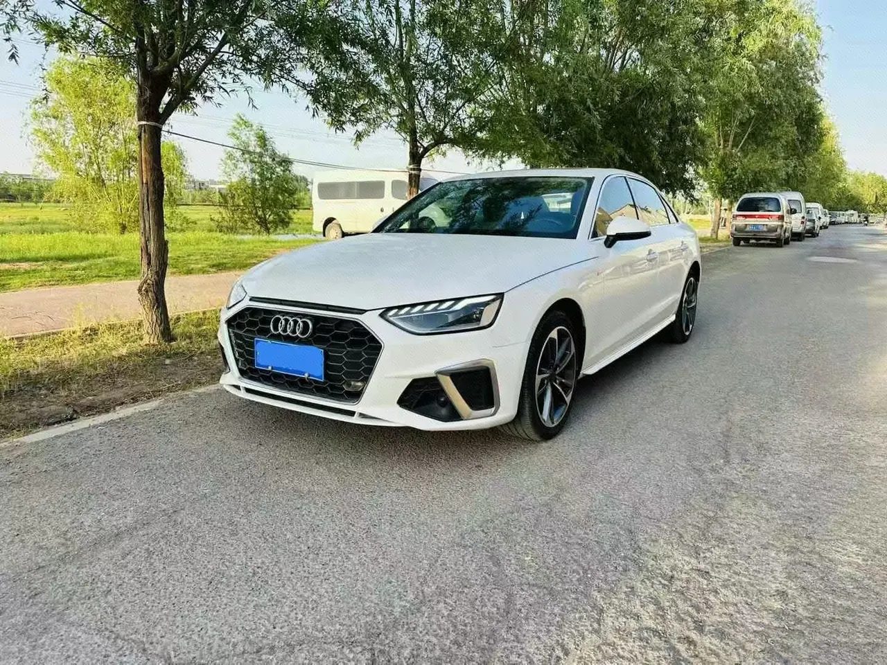 Открыть галерею: Audi 2022 A4L 2.0TFSI 40TFSI Fashion Dynamic Automatic