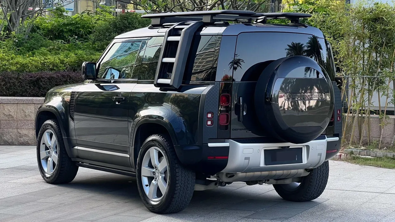 Open image lightbox: Land Rover Guard (Imported) 2024 Guard 90 48V 3.0T P400 HSE Automatic Gear