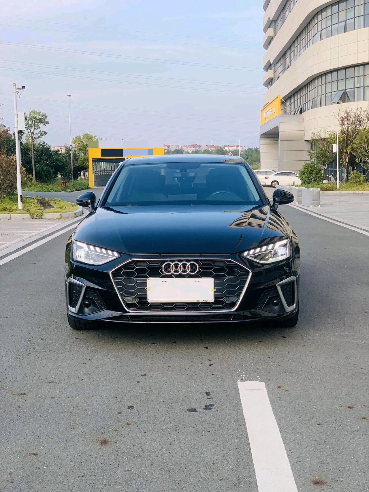 Audi 2020 A4L 2.0TFSI 40TFSI Fashion Dynamic Automatic 2