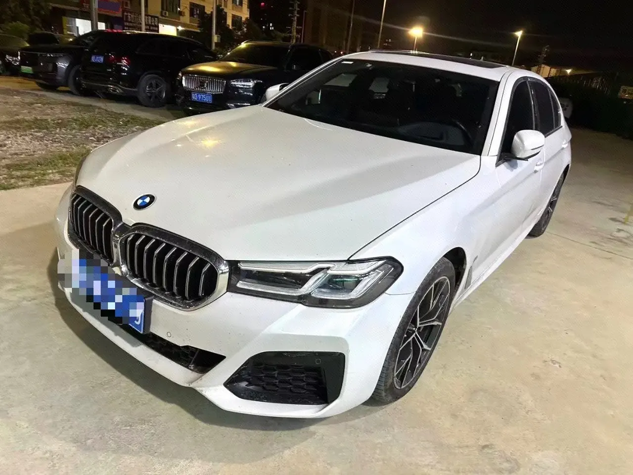 Открыть галерею: BMW 5 Series 2023 530Li 2.0T Exclusive M Sports Suit Automatic Gear