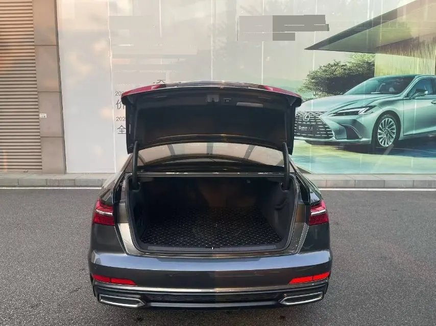 Audi 2021 A6L 2.0TFSI 45TFSI into the life version of automatic gear 8