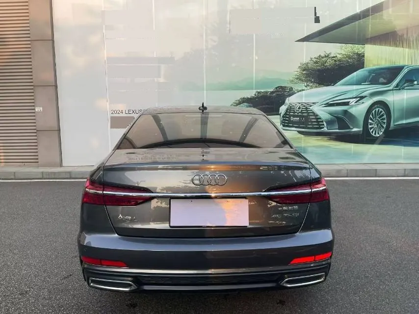 Audi 2021 A6L 2.0TFSI 45TFSI into the life version of automatic gear 9