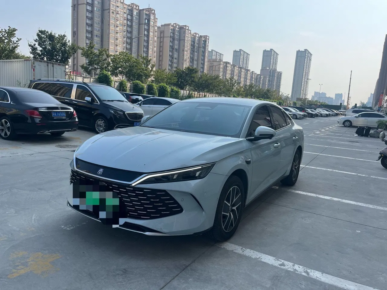 Открыть галерею: BYD 2026 Qin L DM-i 1.5 stepless 128KM leading automatic gear
