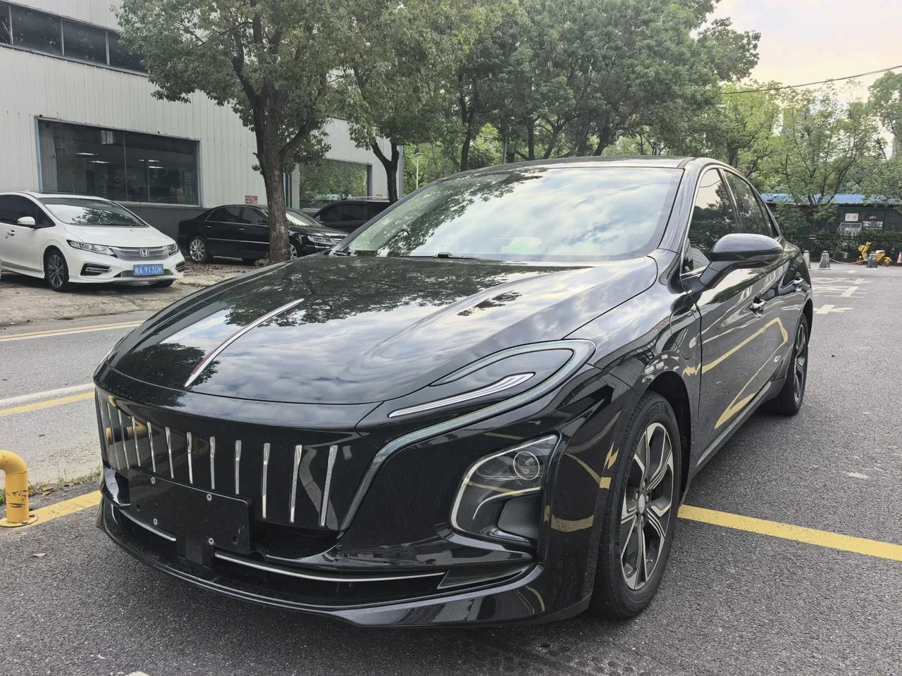 Open image lightbox: HongQi 2023 E-QM5 Basic Travel Edition (Modified) Automatic Gear