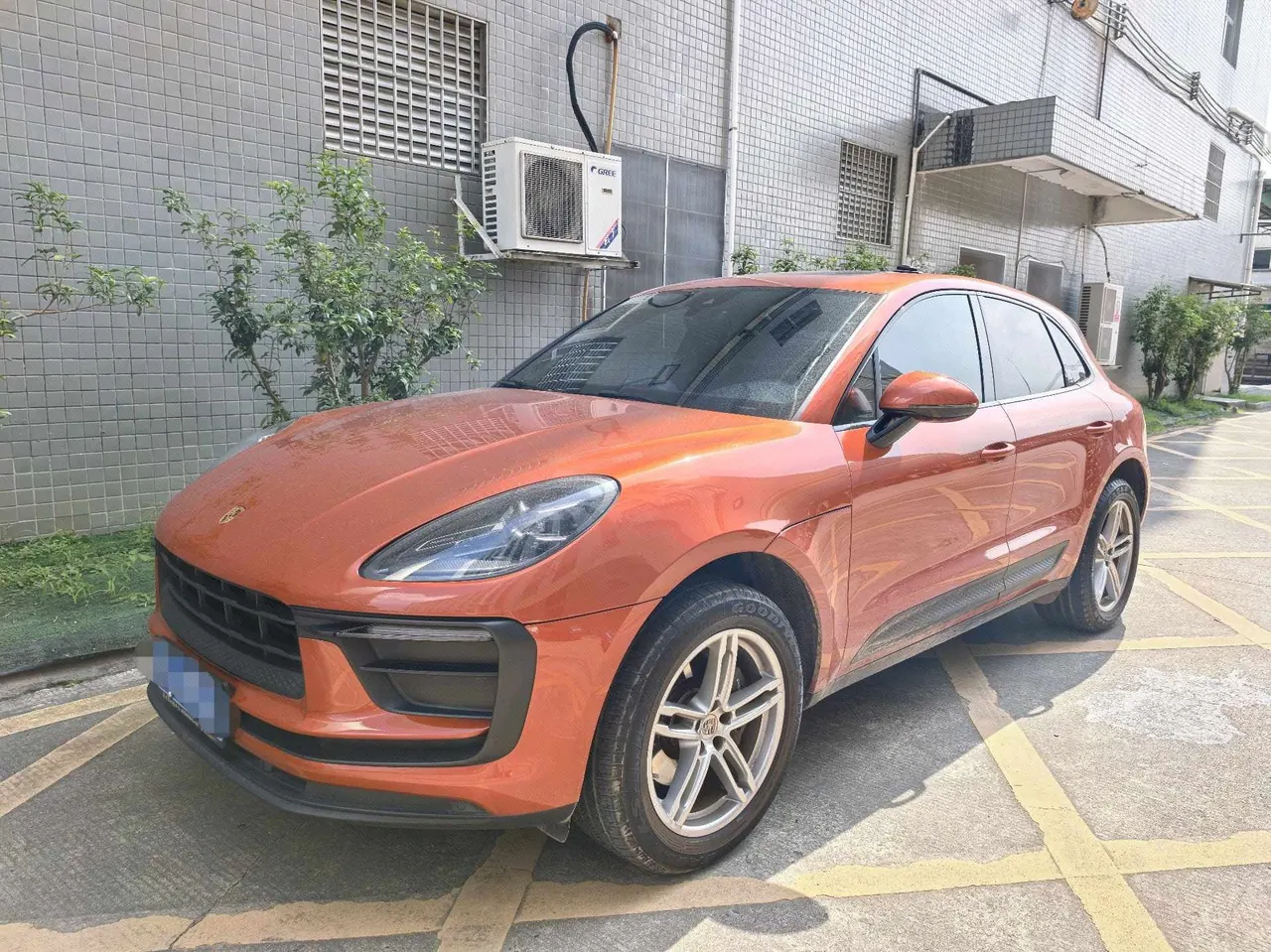 Open image lightbox: Porsche Macan (Imported) 2024 Macan 2.0T Automatic Gear