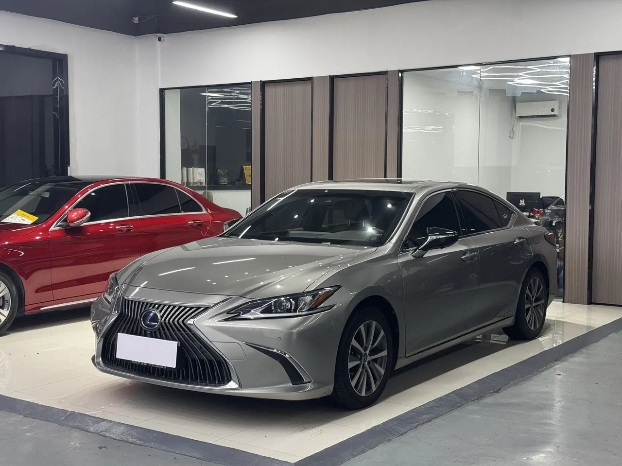 打开图片灯箱:Lexus ES (Imported) 2020 ES300h 2.5 Stepless Excellence Edition Automatic Gear