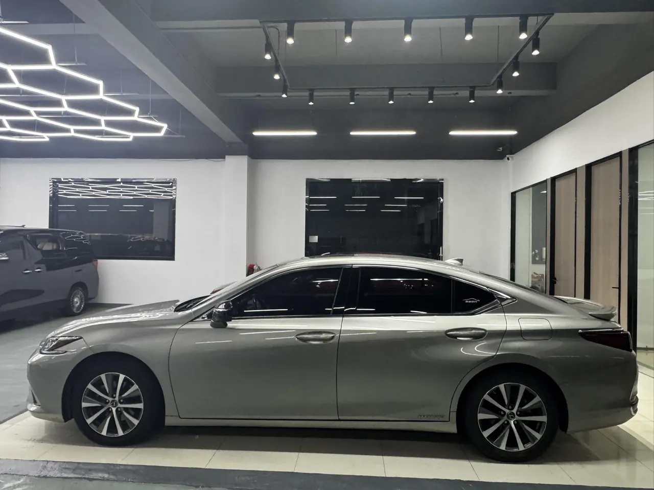 Lexus ES (Imported) 2020 ES300h 2.5 Stepless Excellence Edition Automatic Gear 3
