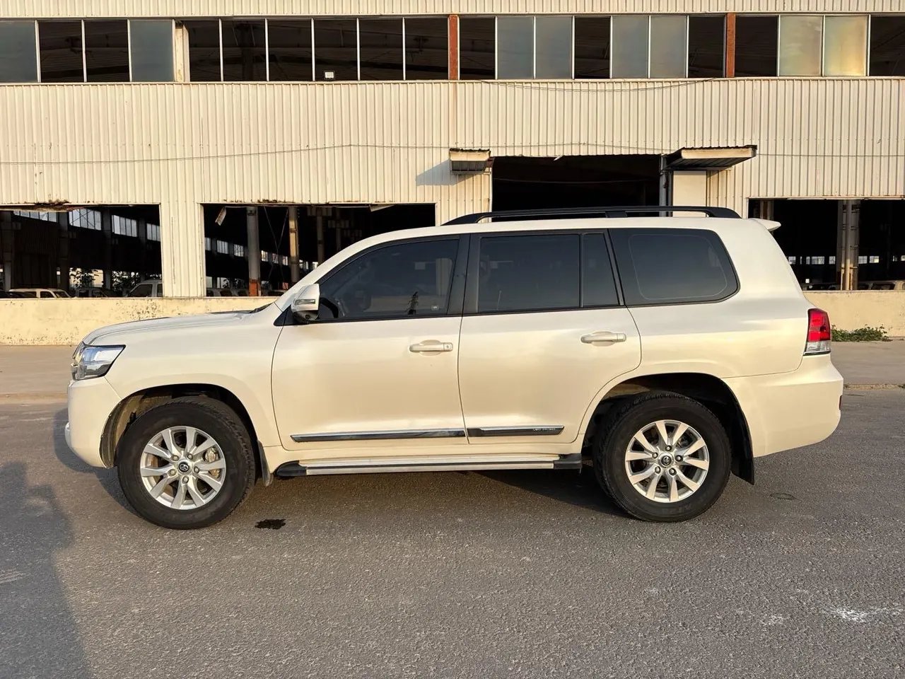Toyota Land Cruiser (Imported) 2020 Land Cruiser 4.0 Middle East Manual 3