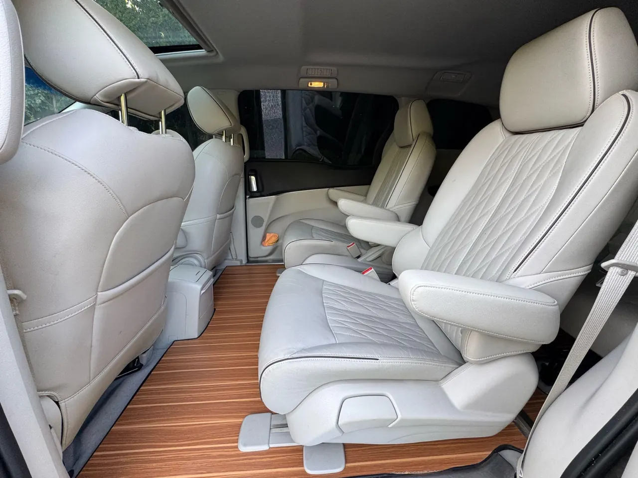 Buick 2021 GL8 Land Business Class 2.0T 652T Luxury Automatic Gear 4