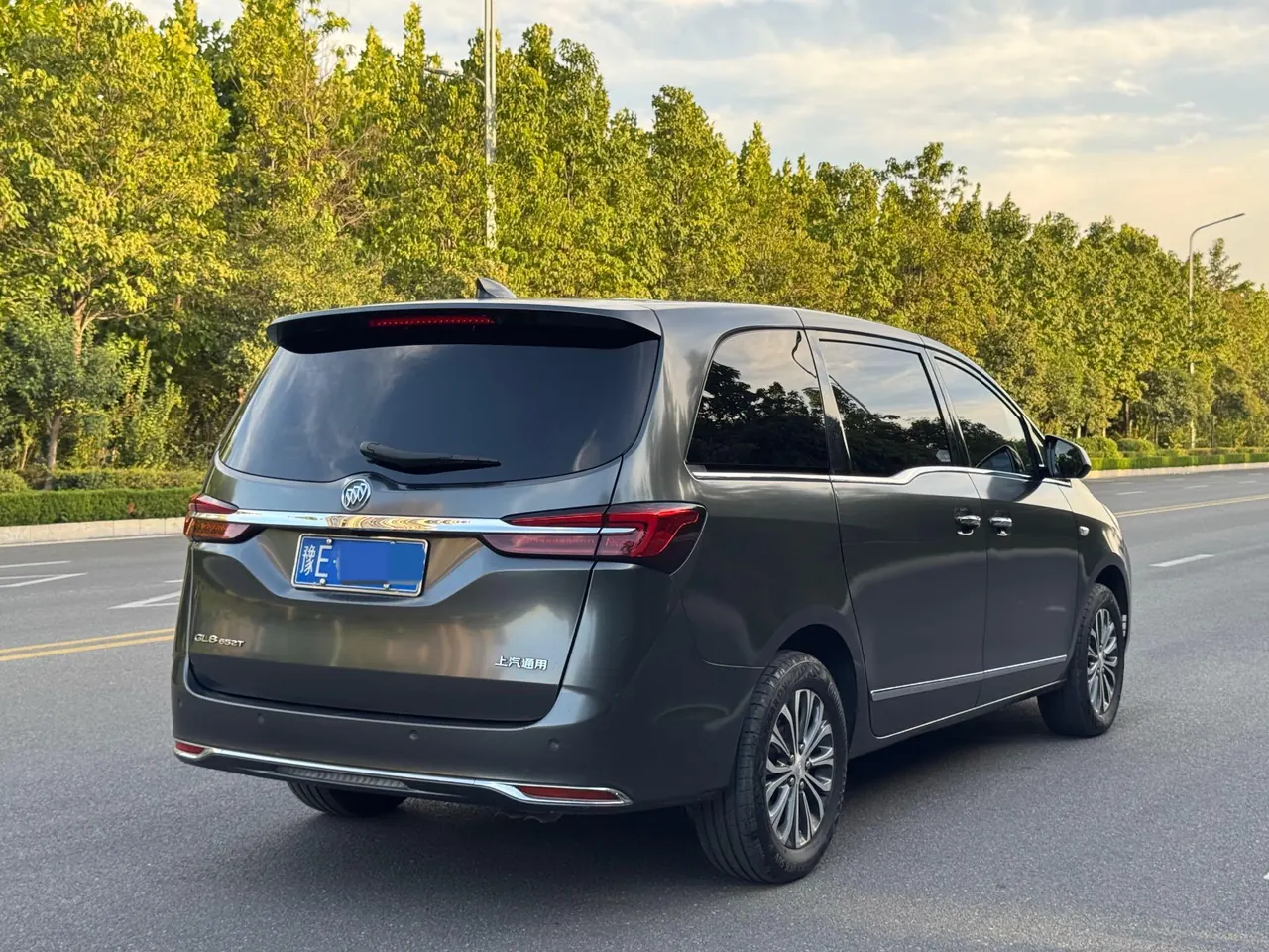 Buick 2021 GL8 Land Business Class 2.0T 652T Luxury Automatic Gear 5