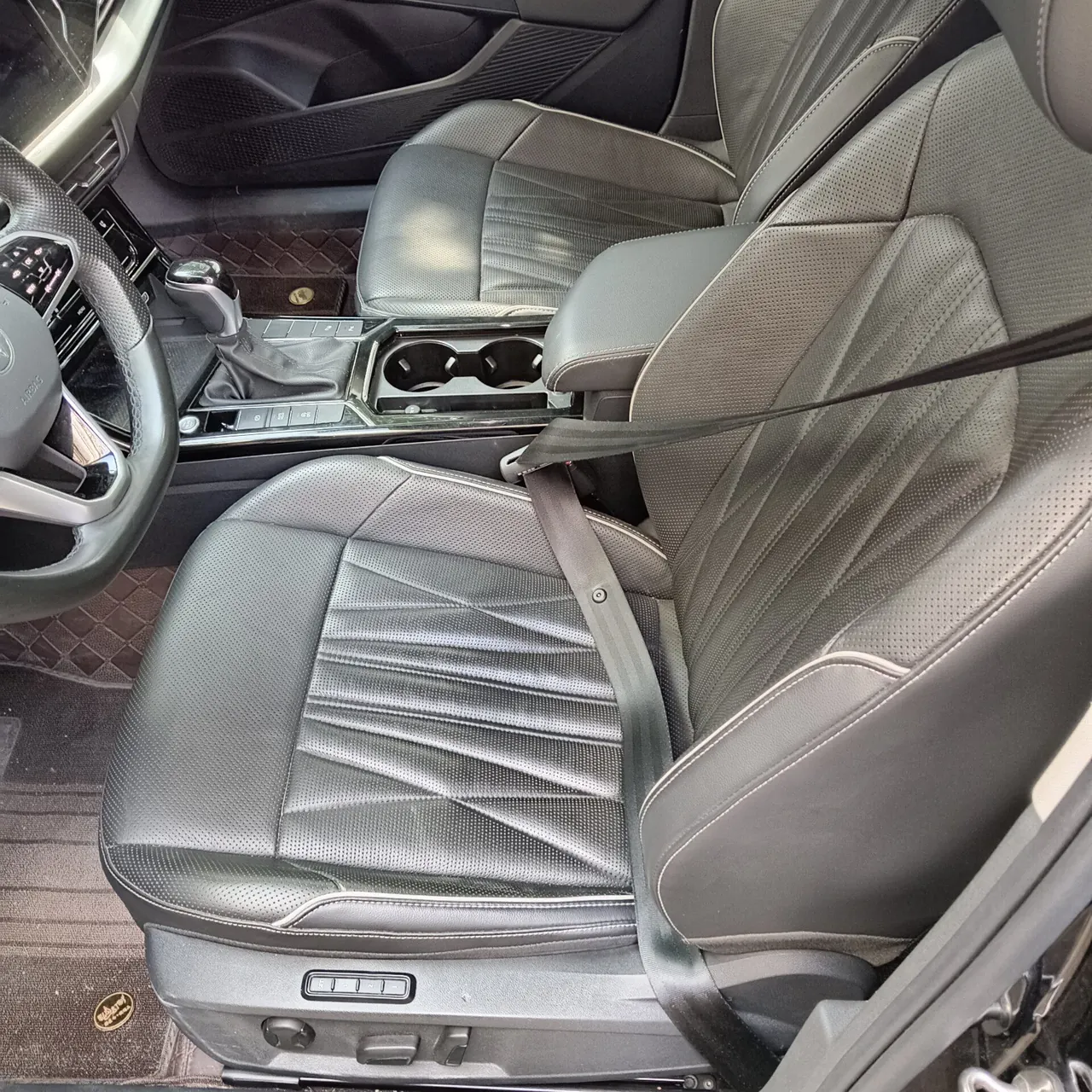 Volkswagen 2023 Passat 2.0TSI 330TSI Premium Edition (Modified) Automatic Gear 3