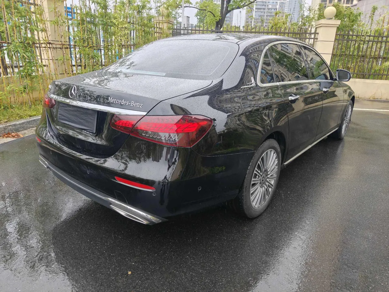 Mercedes Benz E Class 2023 E 300 L 2.0T Luxury Automatic Gear 11
