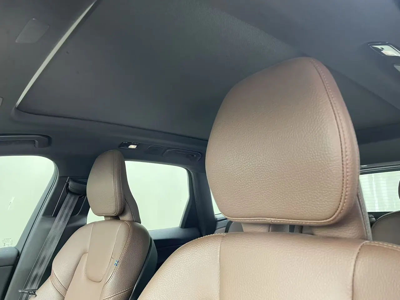 Volvo 2023 XC60 48V 2.0T B5 4-wheel-drive Zhiyi Deluxe Edition Automatic Gear 2