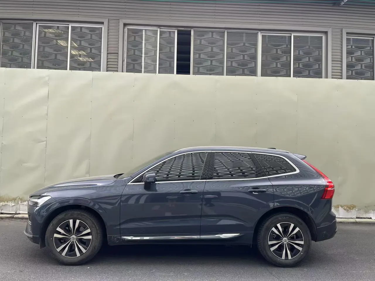 Volvo 2023 XC60 48V 2.0T B5 4-wheel-drive Zhiyi Deluxe Edition Automatic Gear 4