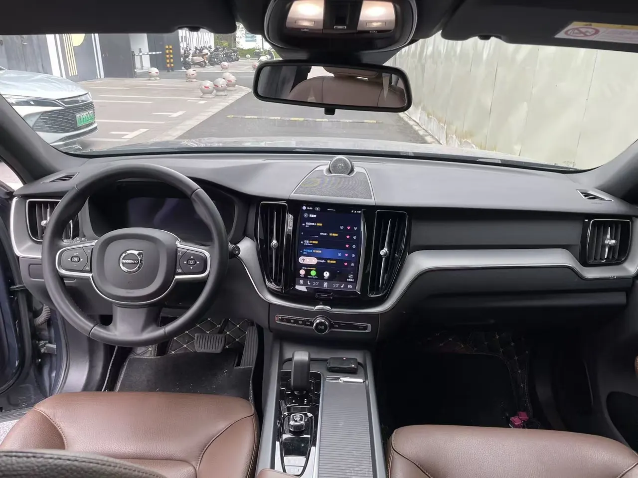 Volvo 2023 XC60 48V 2.0T B5 4-wheel-drive Zhiyi Deluxe Edition Automatic Gear 6