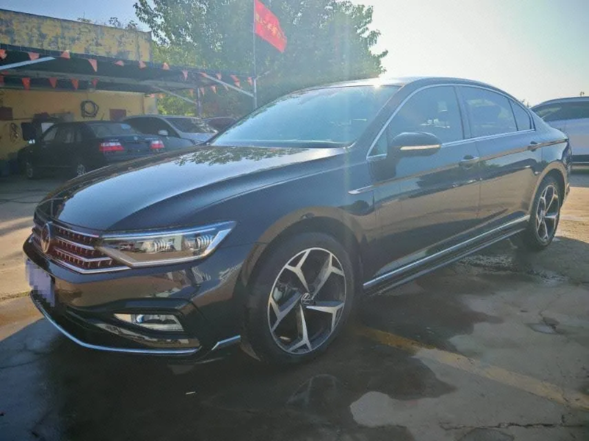 Open image lightbox: Volkswagen 2023 Magotan 2.0TSI 330TSI 2 million Commemorative Luxury Automatic Gear