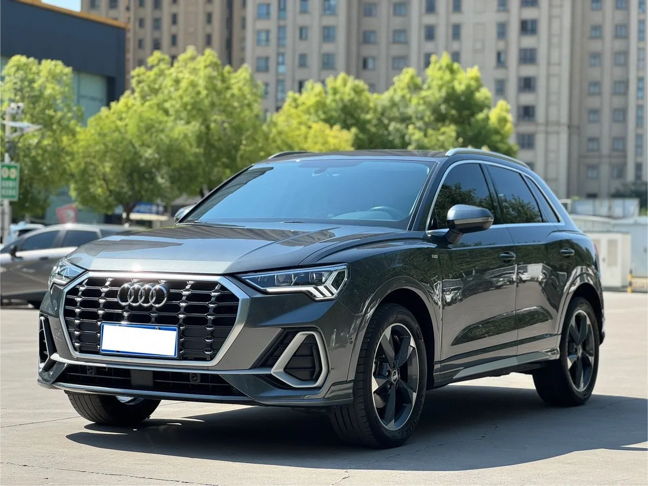 Открыть галерею: Audi 2022 Q3 1.4TFSI 35TFSI Fashion Dynamic Automatic