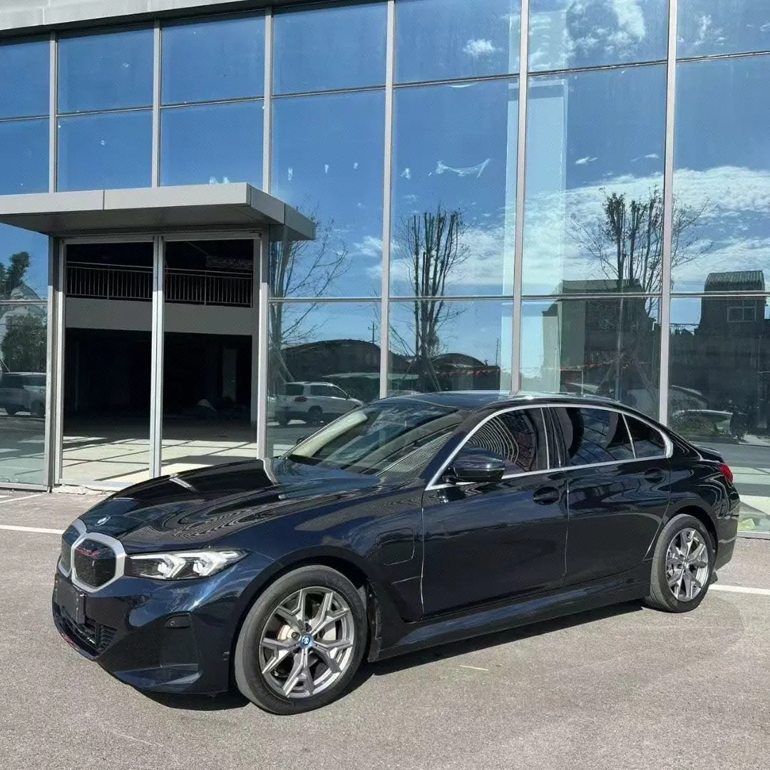 Open image lightbox: BMW 2022 i3 eDrive 35L automatic gear