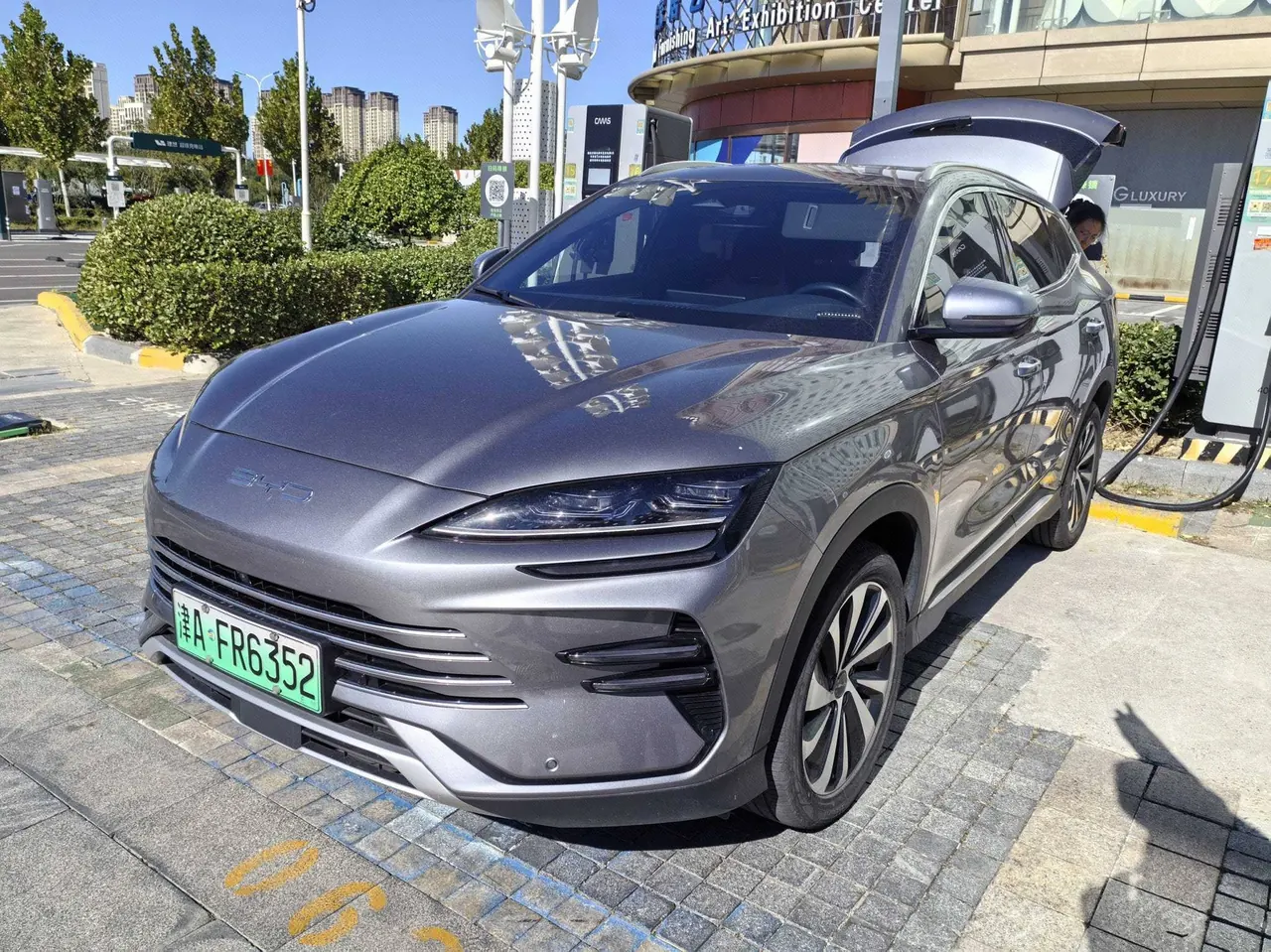 Открыть галерею: BYD 2023 Song PLUS DM-i 1.5 Stepless Champion Edition 150KM Flagship PLUS Automatic Gear