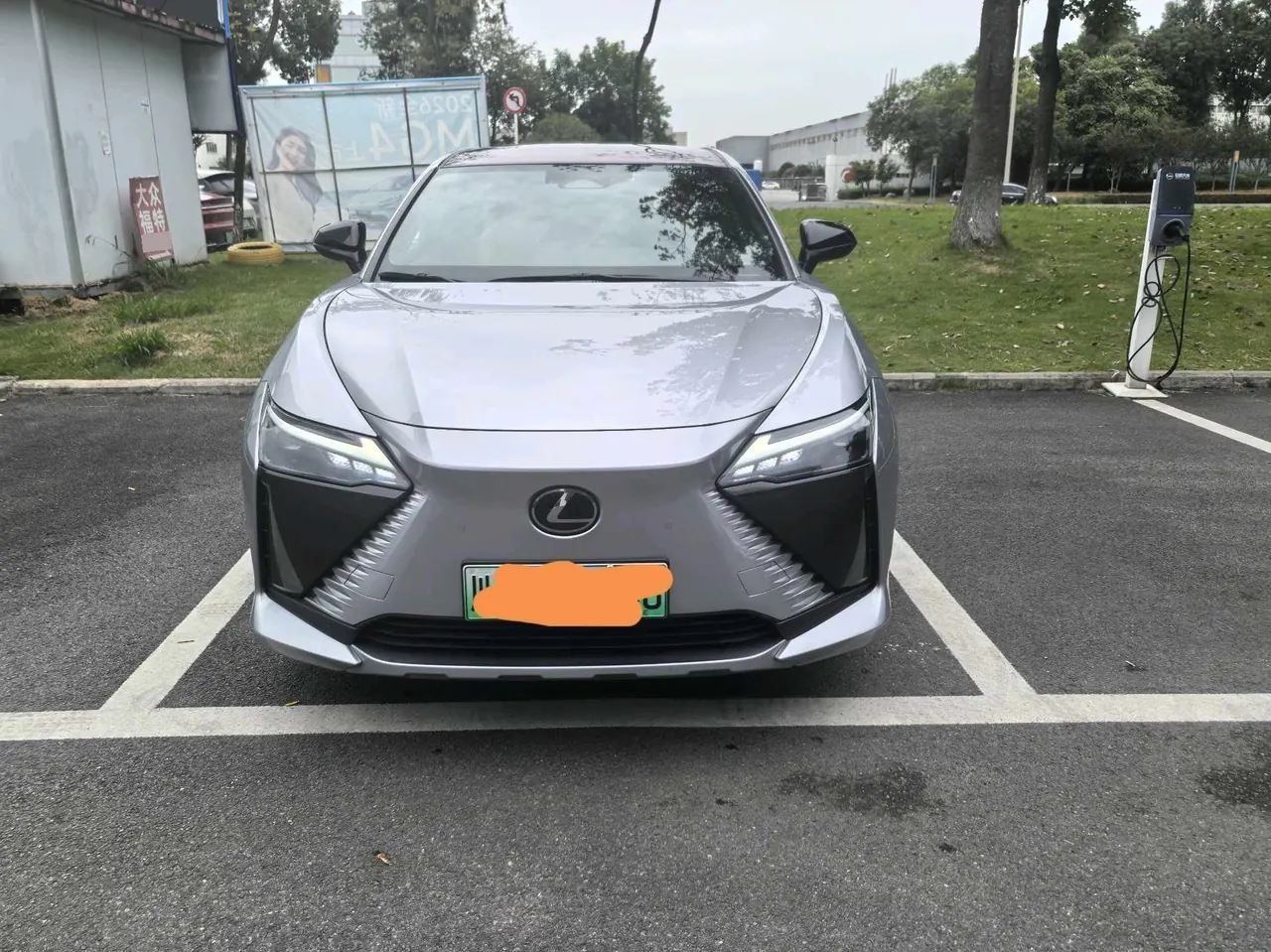 Lexus RZ New Energy (Imported) 2023 RZ 450e Four-wheel Drive Vertical Edition Automatic Gear 2