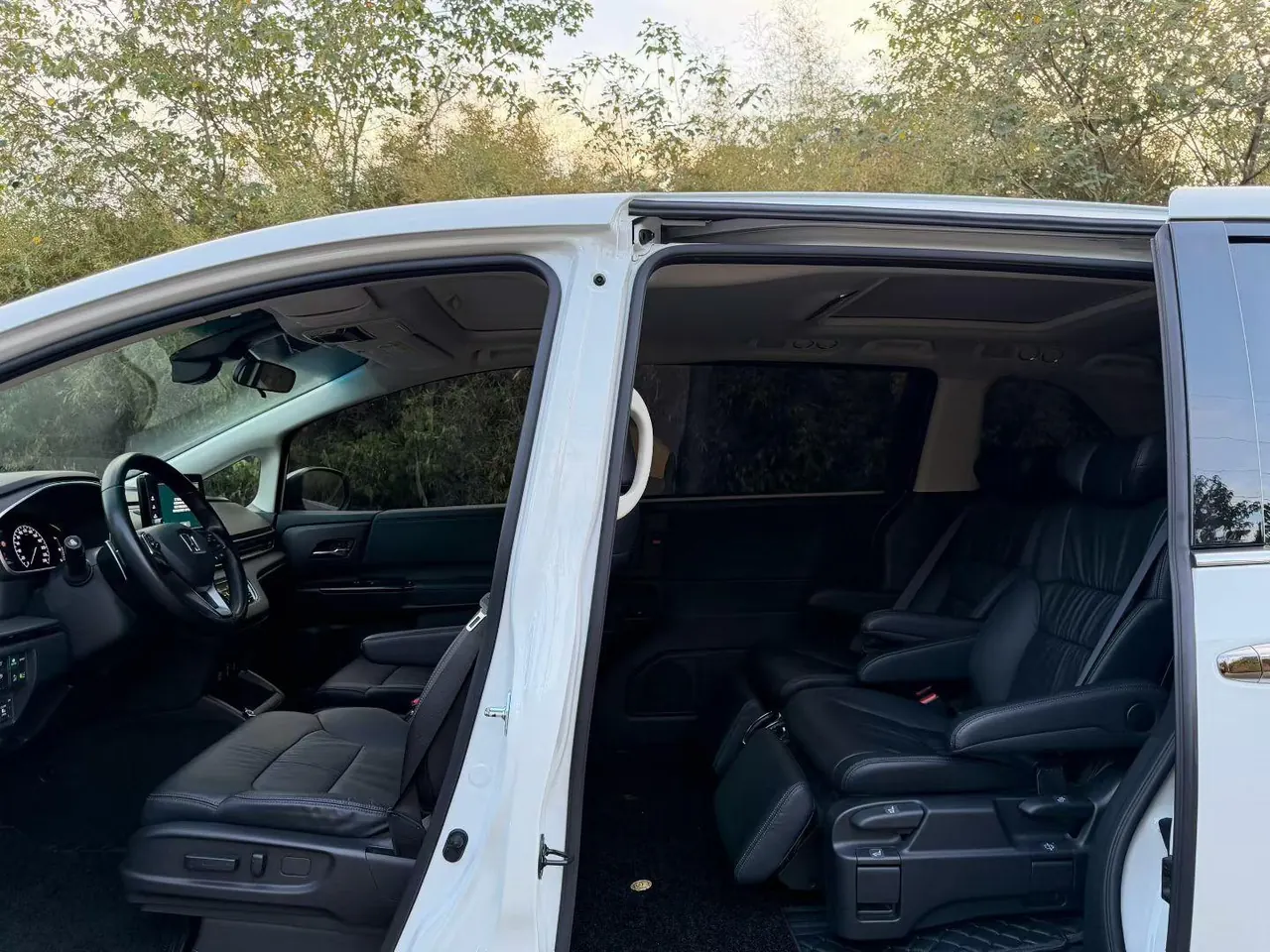 Honda 2022 Odyssey Hybrid 2.0 Stepless Sharp and Glory Edition Automatic Gear 3