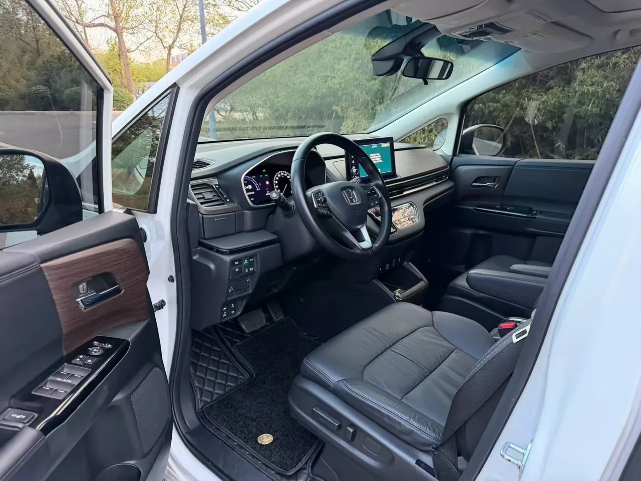 Honda 2022 Odyssey Hybrid 2.0 Stepless Sharp and Glory Edition Automatic Gear 6