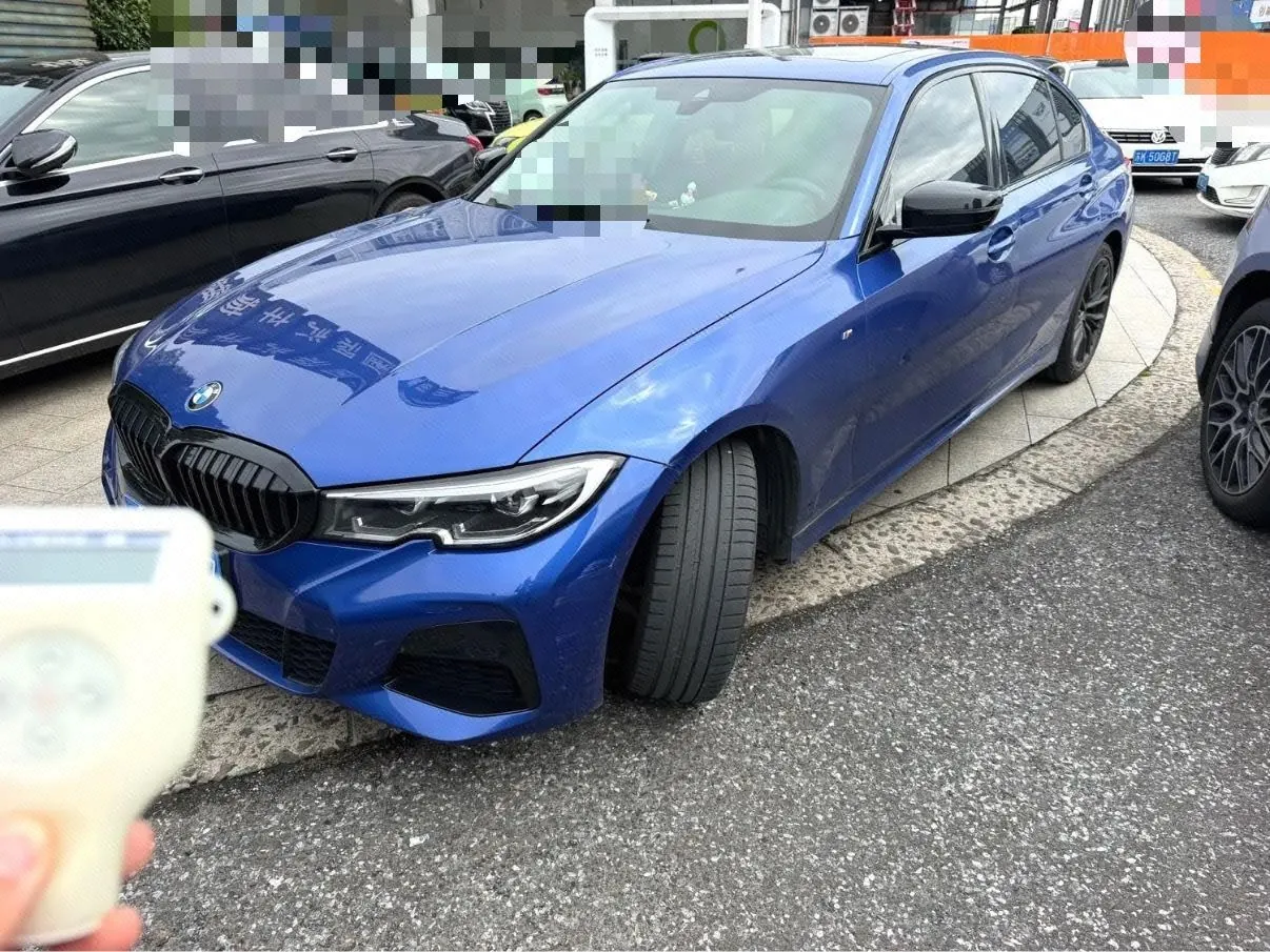 打开图片灯箱:BMW 3 Series 2020 325Li 2.0T M Sports Obsidian Night Edition Automatic Gear