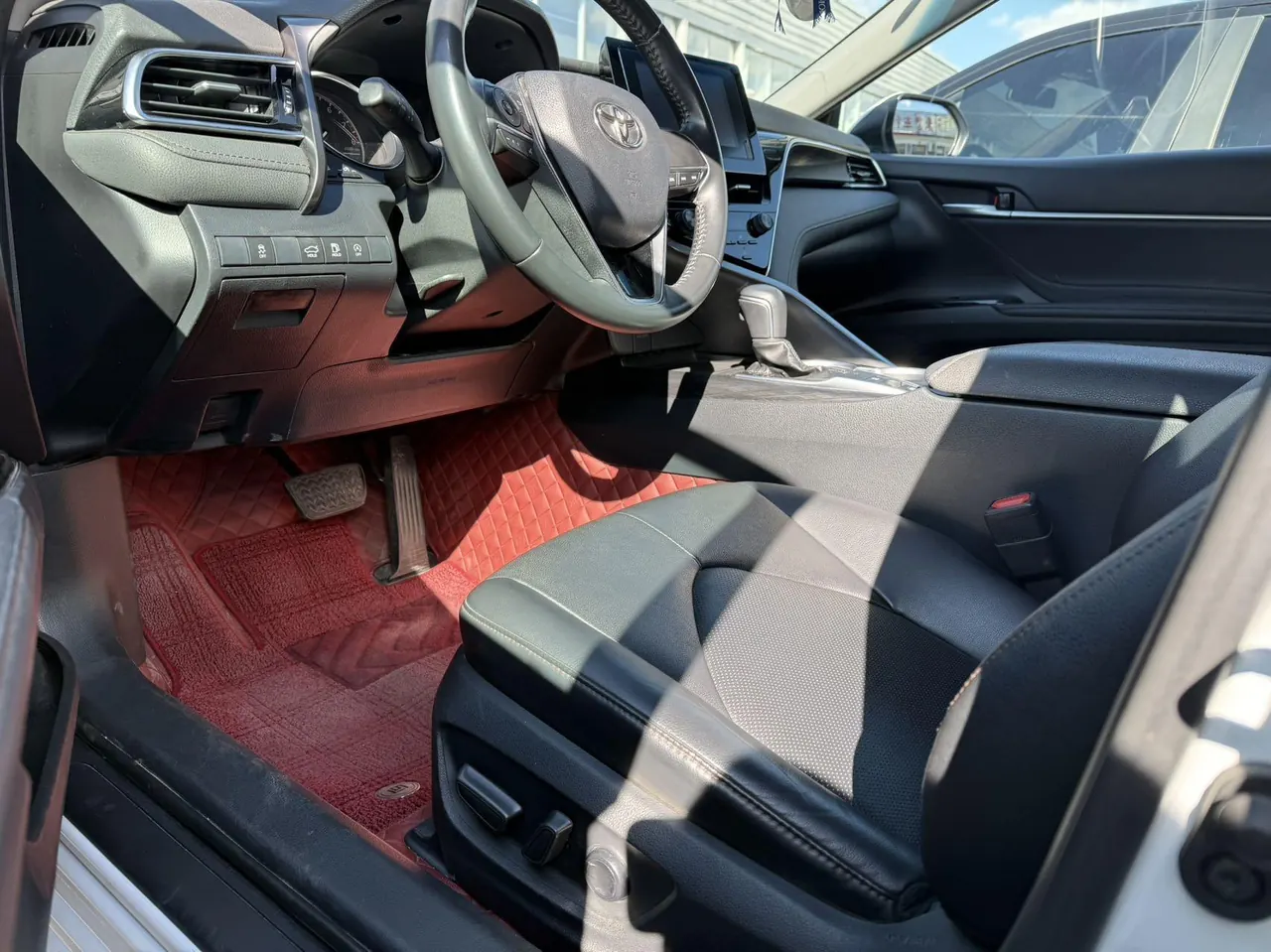 Toyota 2022 Camry 2.0GVP Stepless Leading Edition Automatic Gear 4