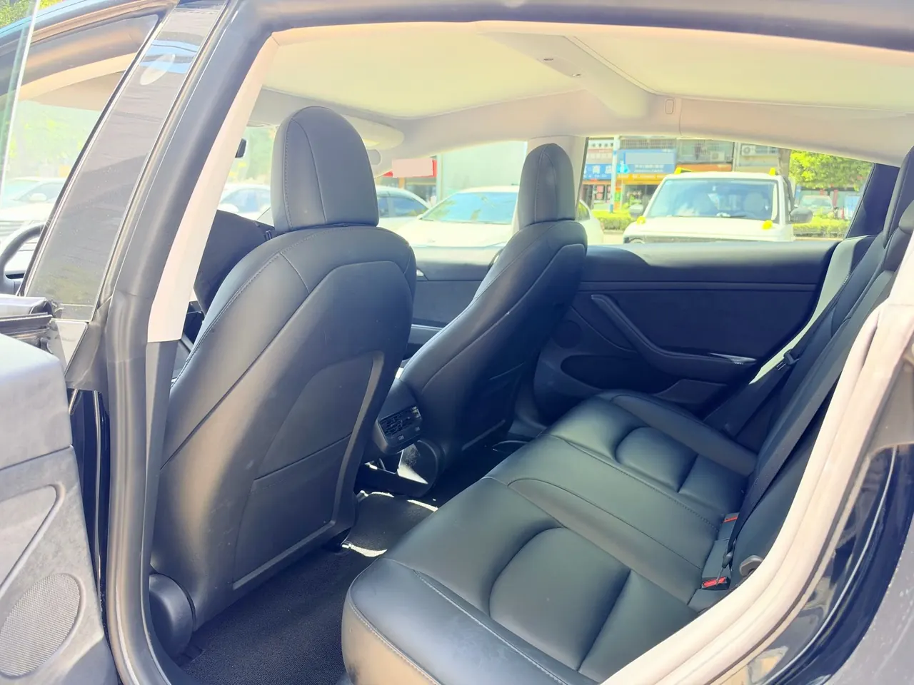 Tesla 2022 Model 3 rear-wheel drive version of automatic transmission 3