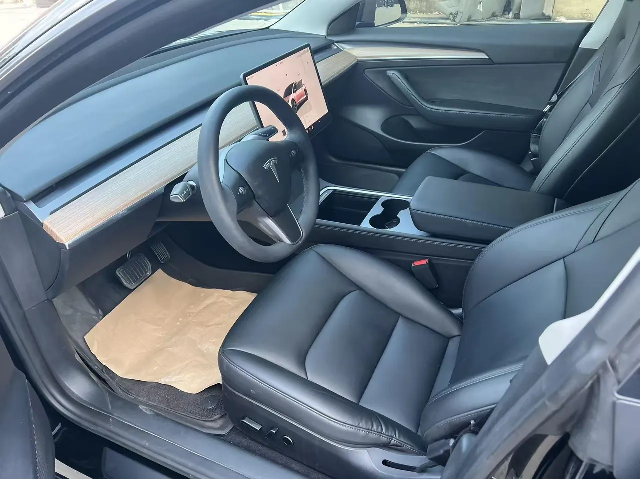 Tesla 2022 Model 3 rear-wheel drive version of automatic transmission 3