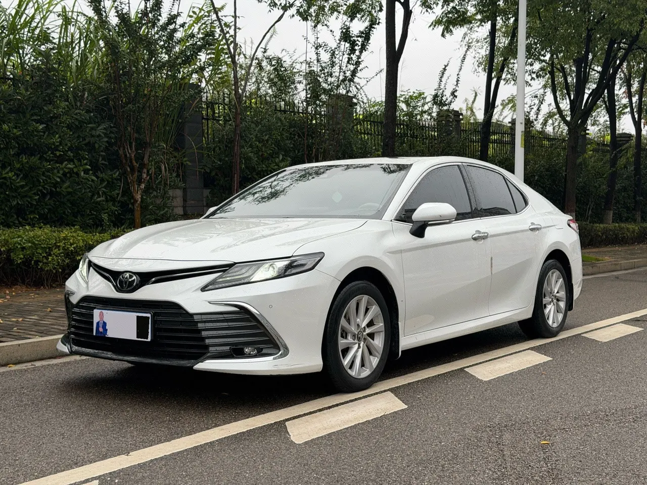 Открыть галерею: Toyota 2021 Camry 2.0G Stepless Deluxe Edition Automatic Gear